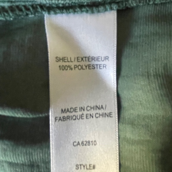 Ricki’s green short sleeve v neck blouse - Picture 4 of 5